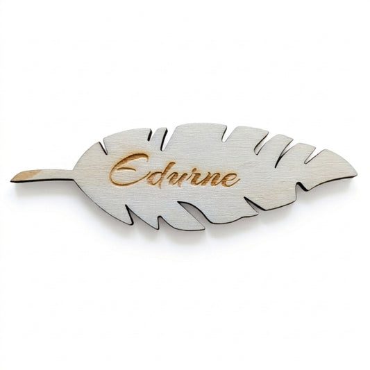 Marcasitios Pluma Madera Personalizado. Una unidad.