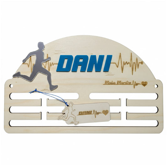 Medallero Running personalizado con nombre. Fabricado en madera y acrílico. Grabado con láser.