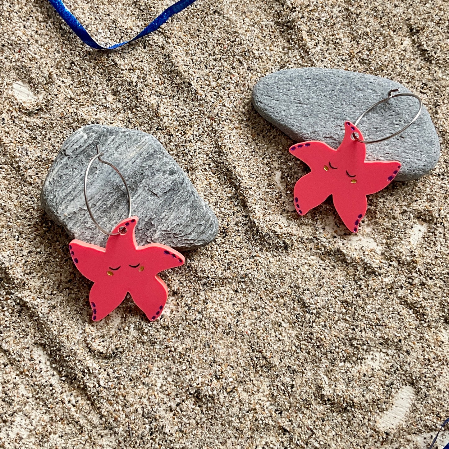 Par de Pendientes Estrellas de Mar Acrílico. 3 cm.