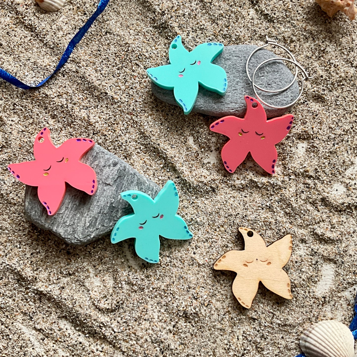 Par de Pendientes Estrellas de Mar Acrílico. 3 cm.