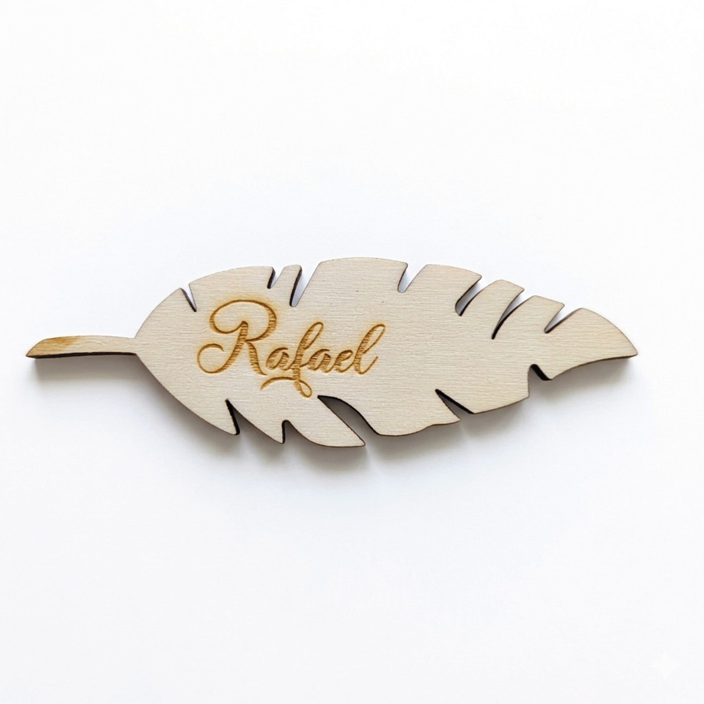 Marcasitios Pluma Madera Personalizado. Pack 10 Unidades.