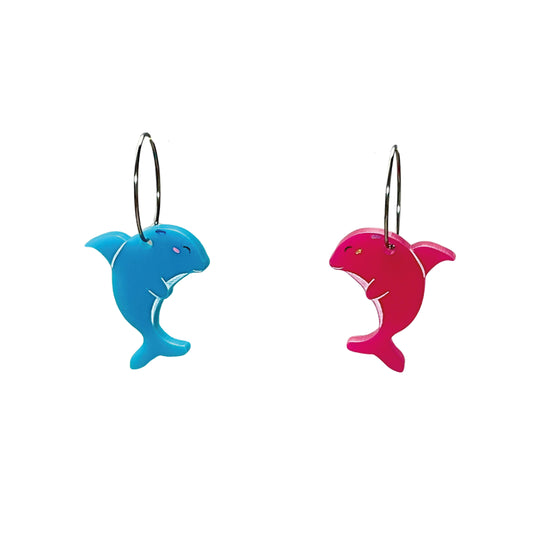 Par de Pendientes Delfines Acrílico. 3 cm.